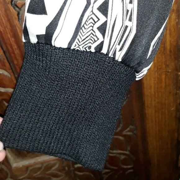 SOLE MIO Silk Black & White Graphic Blouse - Picture 3 of 6